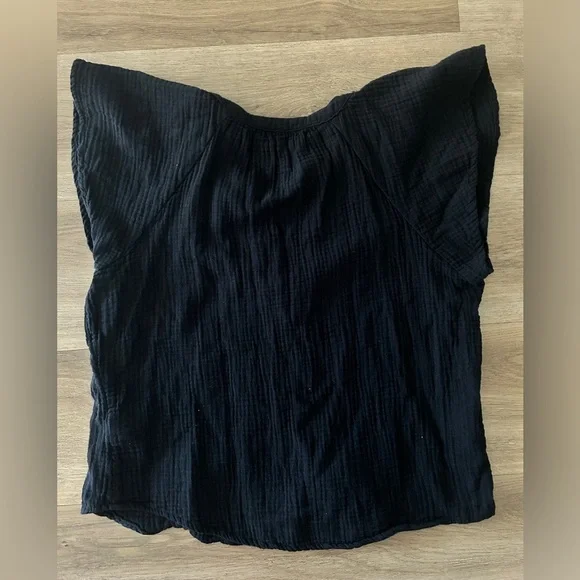 Universal Thread woman’s gauze, black blouse size extra small –EUC - Picture 3 of 6